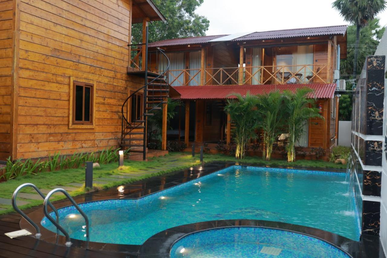 Wooden Ecr Sea Resort Puducherry Eksteriør billede